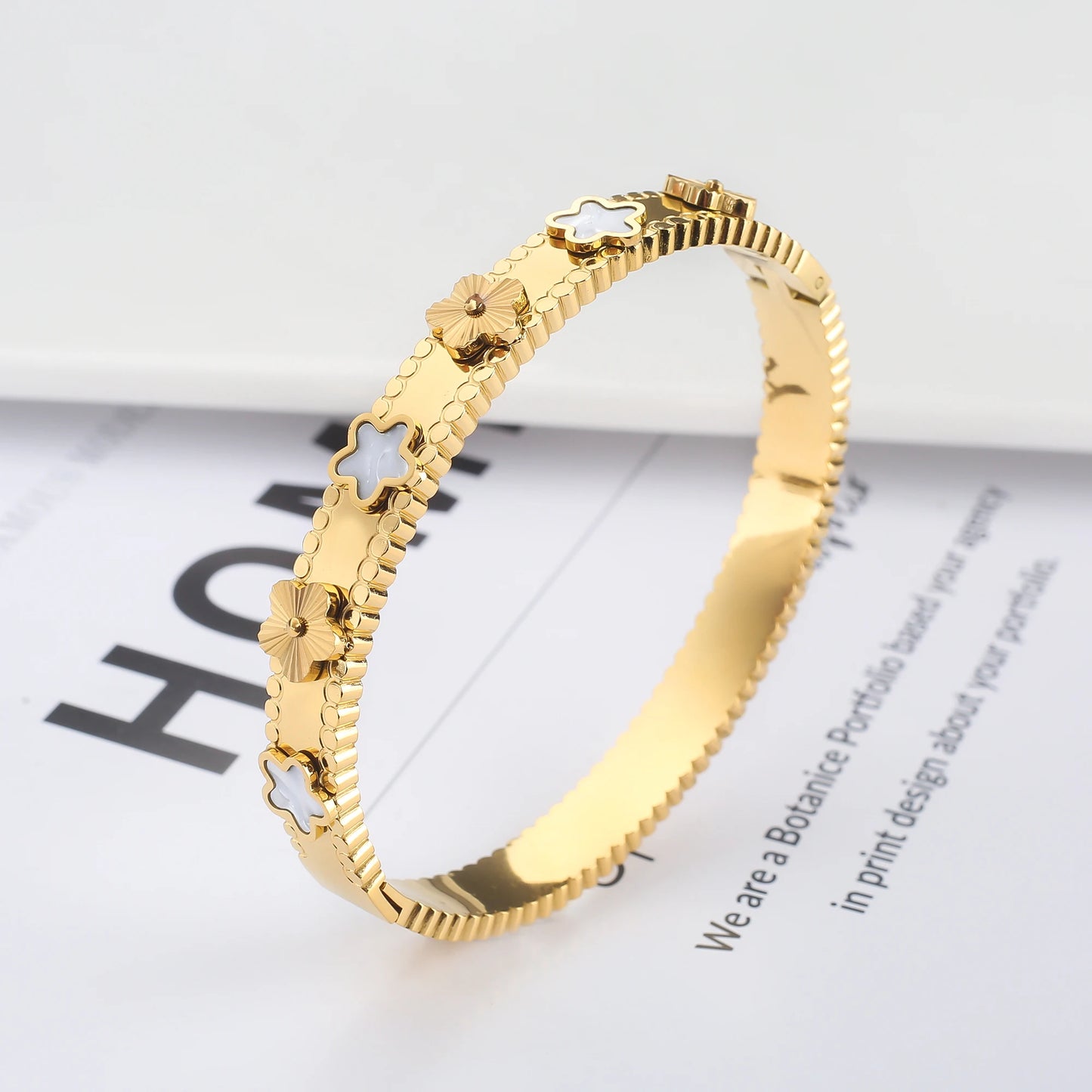 New Stainless Steel Five Leaf Flower Cuff Bracelet for Woman Fashion Gold Plated No Fade Bangle Party Jewelry Accessories Clover
