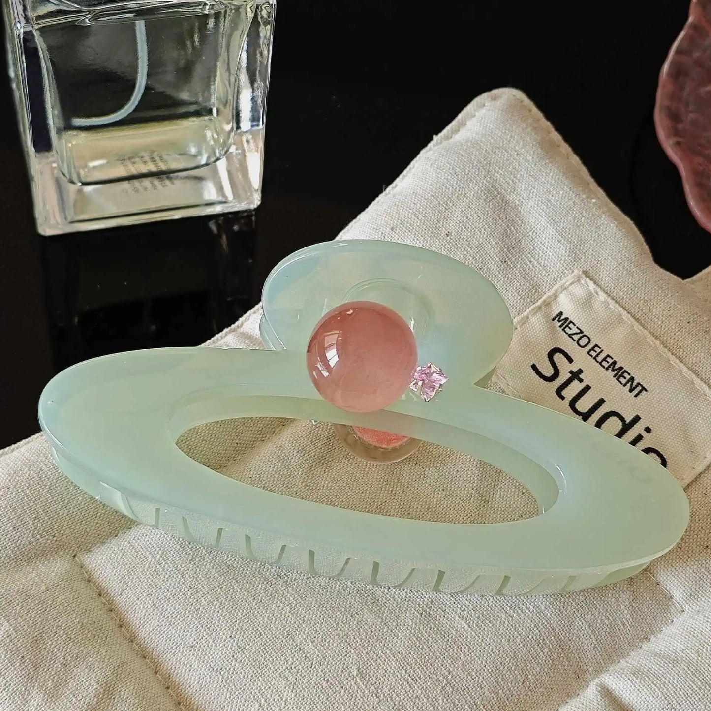 muweordy Mint green oval Hollow Out Hair Claw Clip with Pink Round Bead creative Planet Shape hair clips Sweet Hair Accessories