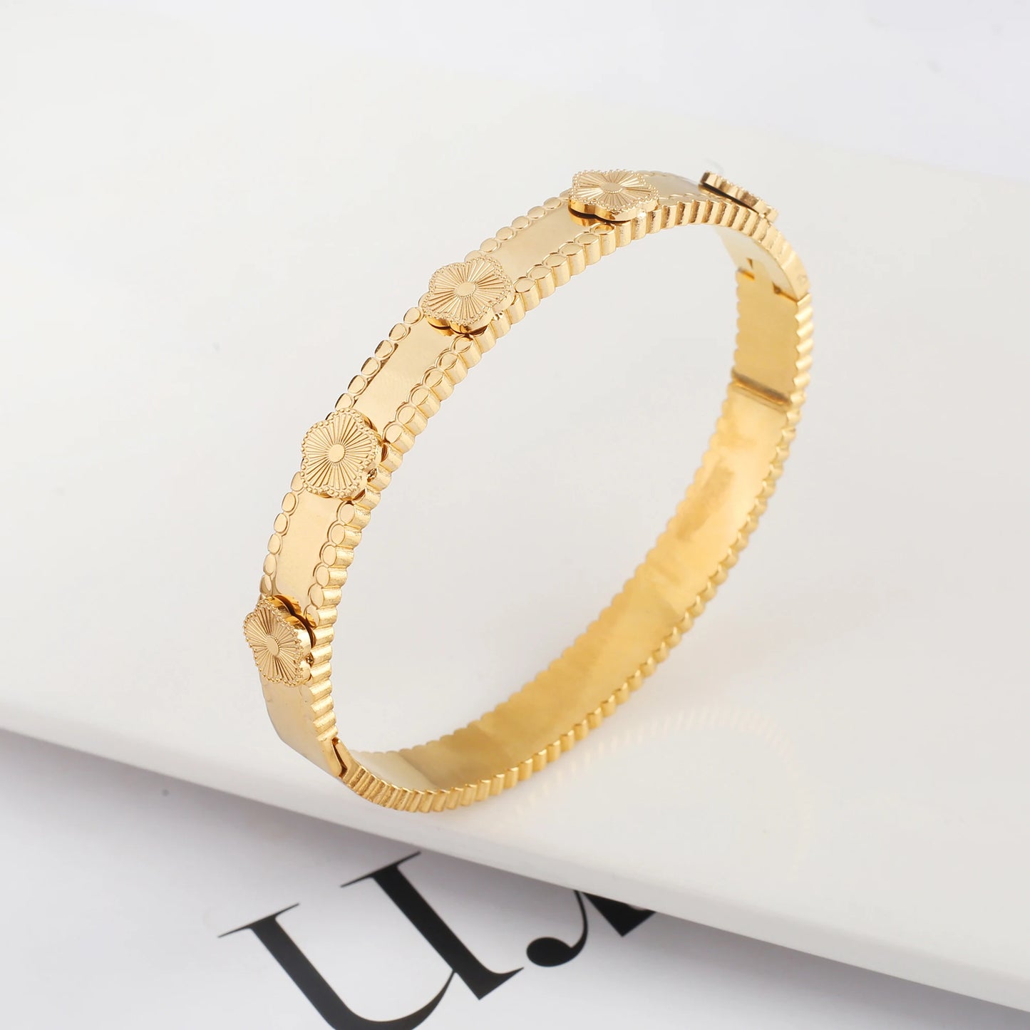 New Stainless Steel Five Leaf Flower Cuff Bracelet for Woman Fashion Gold Plated No Fade Bangle Party Jewelry Accessories Clover