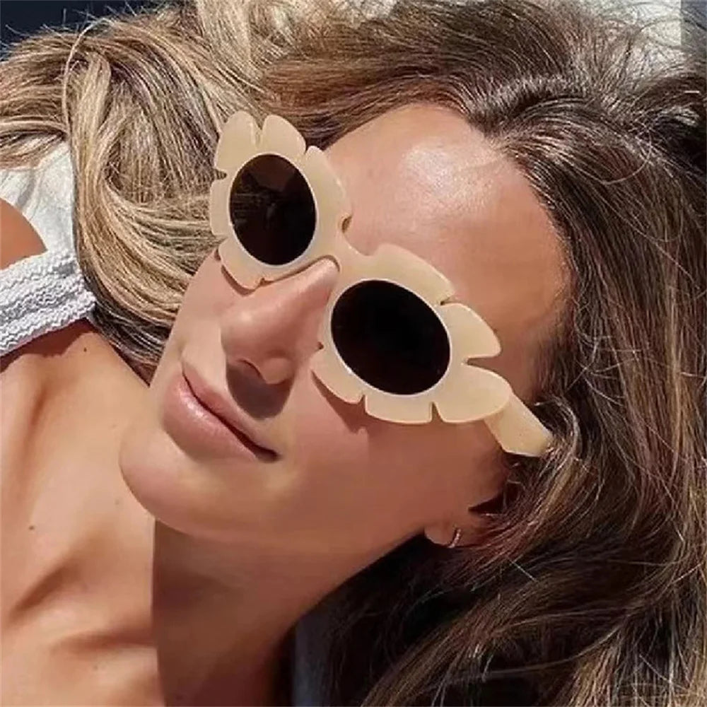 KLASSNUM Fashion Cat Eye Candy Colors Sunglasses Women Retro Brand Designer Flower Shape Eyewear Men Trending Sun Glasses UV400