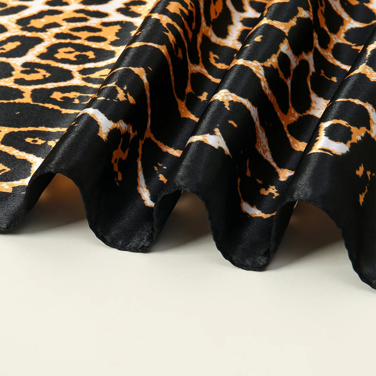 90*90cm Satin Square Scarf Women Leopard Print Shawl Hair Wrap Silk Feeling Satin Neckerchief Hair Band Classics Leopard Bandana