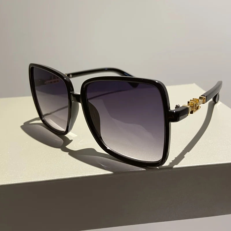 Retro Two-Tone Fashion Sunglasses - Lightweight Design, Oversized Blue & Red Frame, Gradient Lens, Ideal for Beach Travel