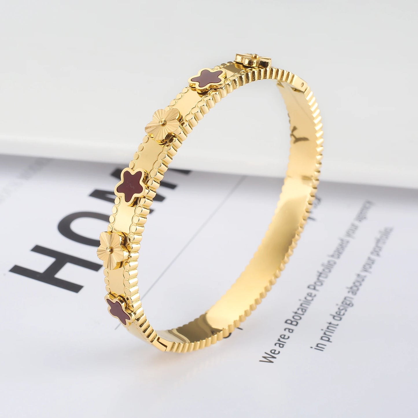 New Stainless Steel Five Leaf Flower Cuff Bracelet for Woman Fashion Gold Plated No Fade Bangle Party Jewelry Accessories Clover