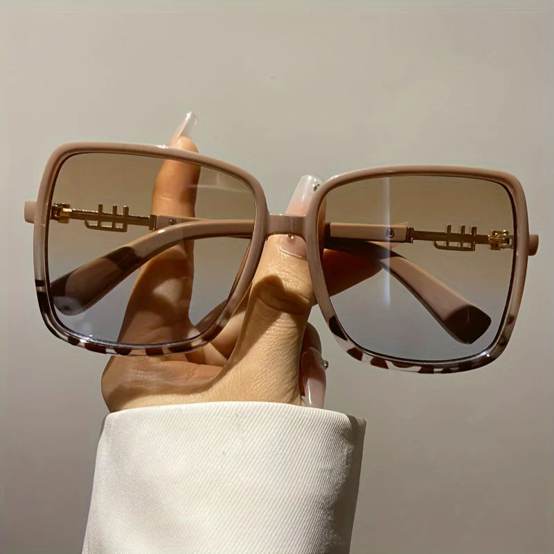 Retro Two-Tone Fashion Sunglasses - Lightweight Design, Oversized Blue & Red Frame, Gradient Lens, Ideal for Beach Travel