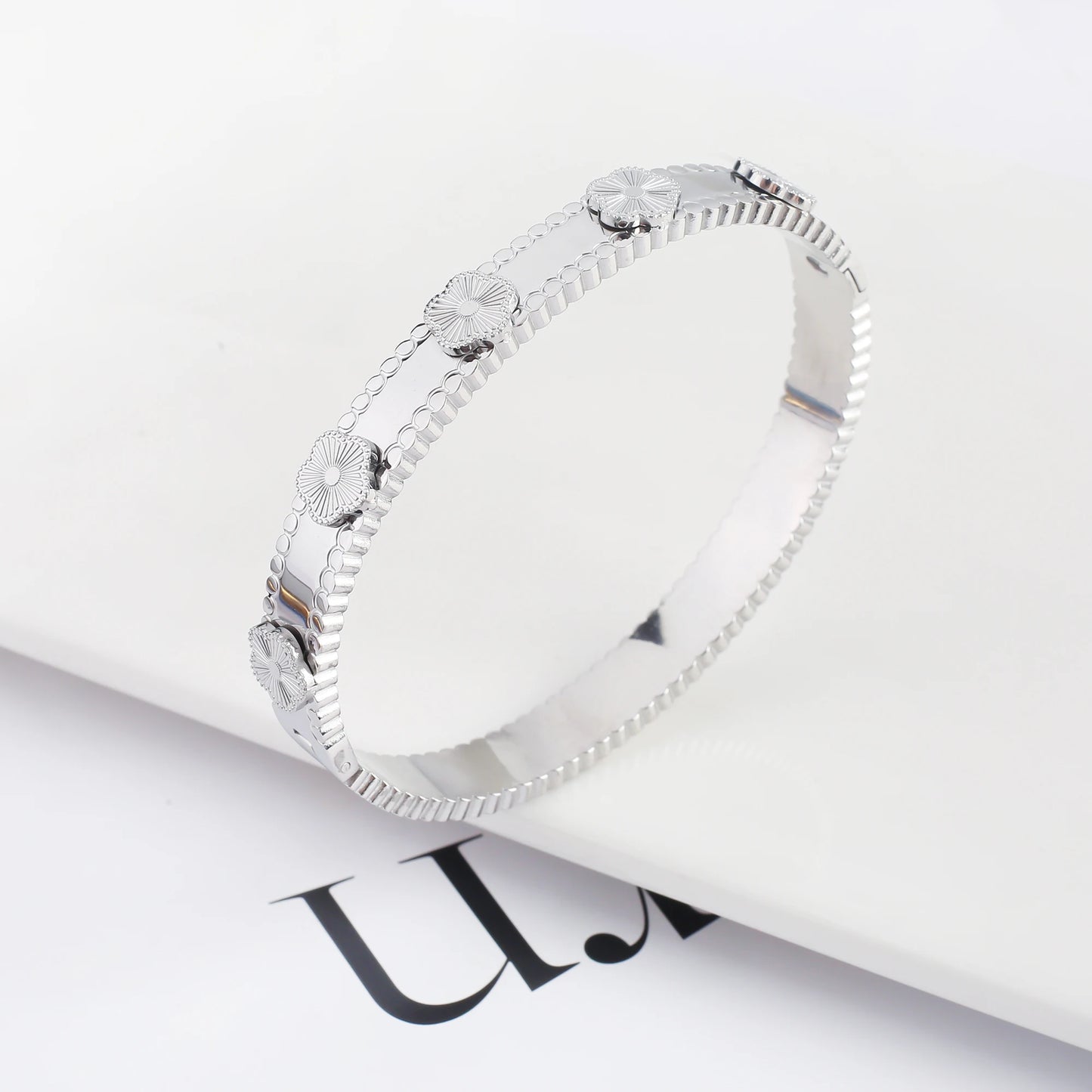 New Stainless Steel Five Leaf Flower Cuff Bracelet for Woman Fashion Gold Plated No Fade Bangle Party Jewelry Accessories Clover
