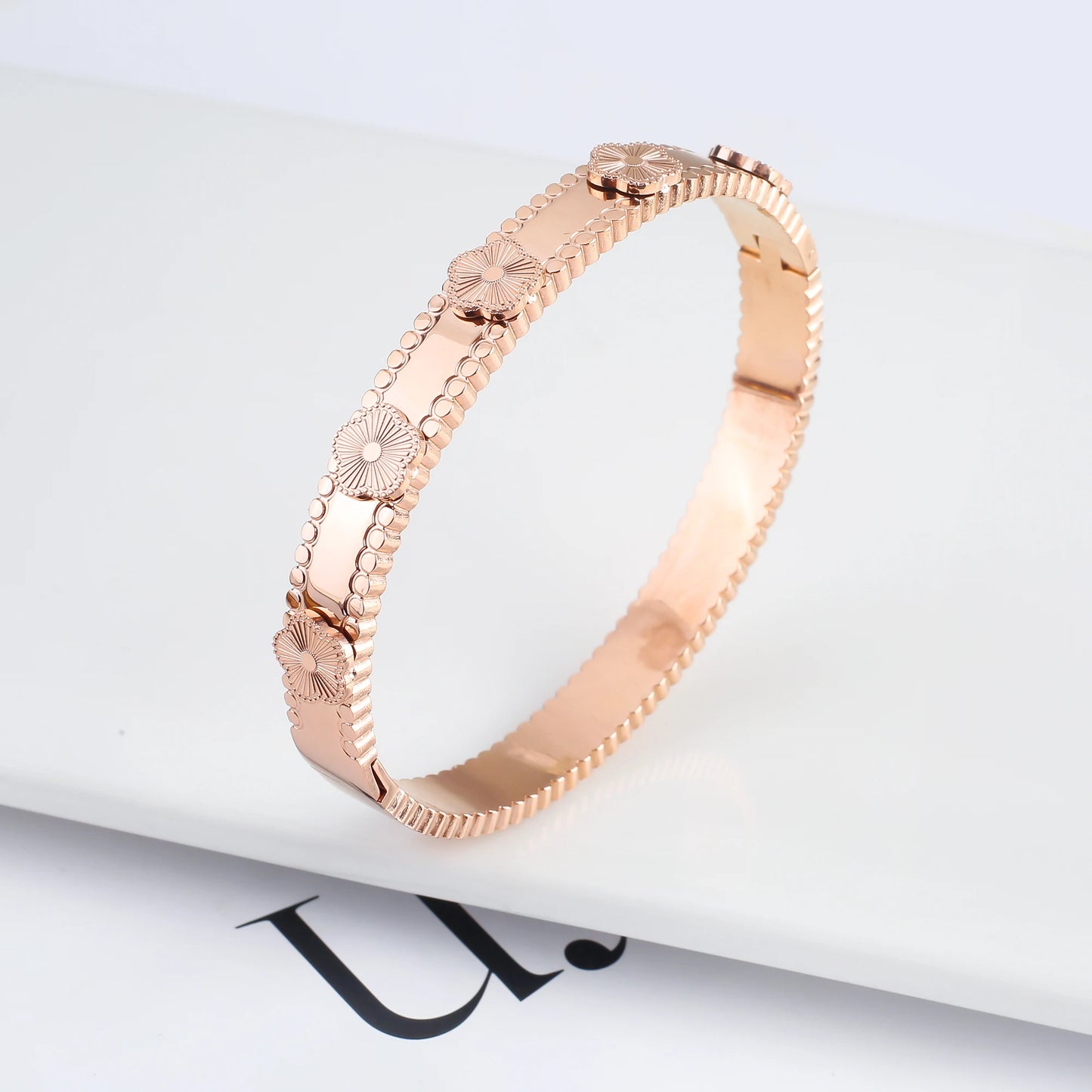 New Stainless Steel Five Leaf Flower Cuff Bracelet for Woman Fashion Gold Plated No Fade Bangle Party Jewelry Accessories Clover