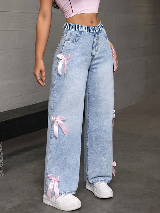 Teenage girl's Y2K loose straight wide jeans, with a pink bow pattern on the side, for street dance performances.