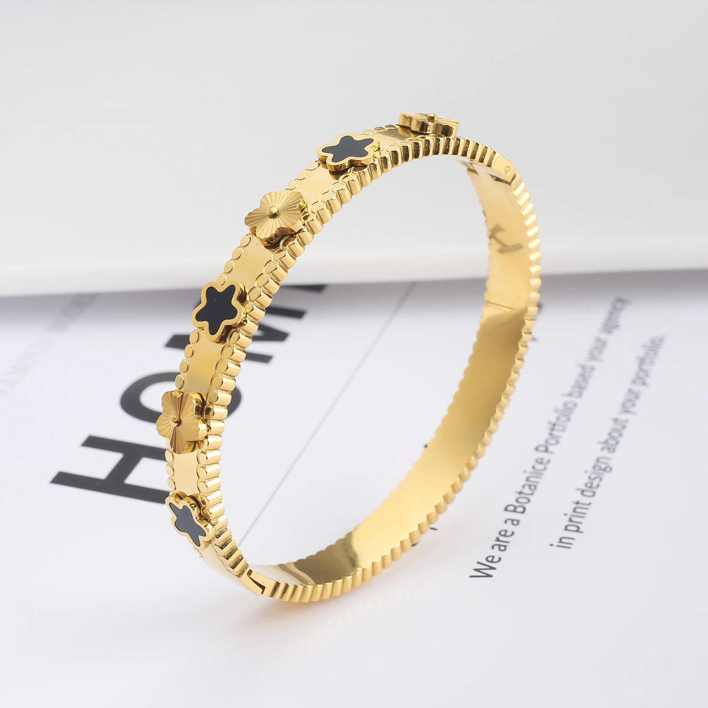 New Stainless Steel Five Leaf Flower Cuff Bracelet for Woman Fashion Gold Plated No Fade Bangle Party Jewelry Accessories Clover