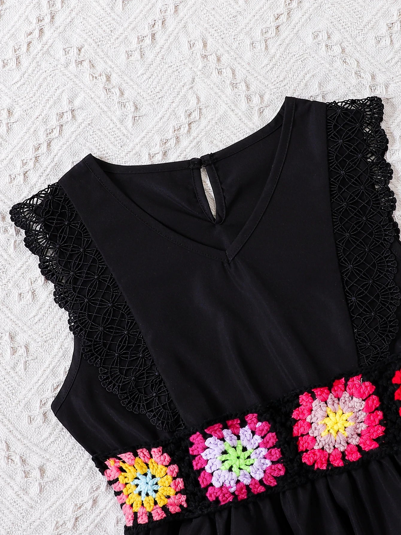 Girls' summer fashion dress: black lace splicing, colorful flower belt, elegant V-neck design
