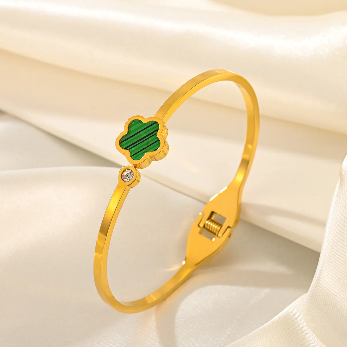 New Stainless Steel Five Leaf Flower Cuff Bracelet for Woman Fashion Gold Plated No Fade Bangle Party Jewelry Accessories Clover